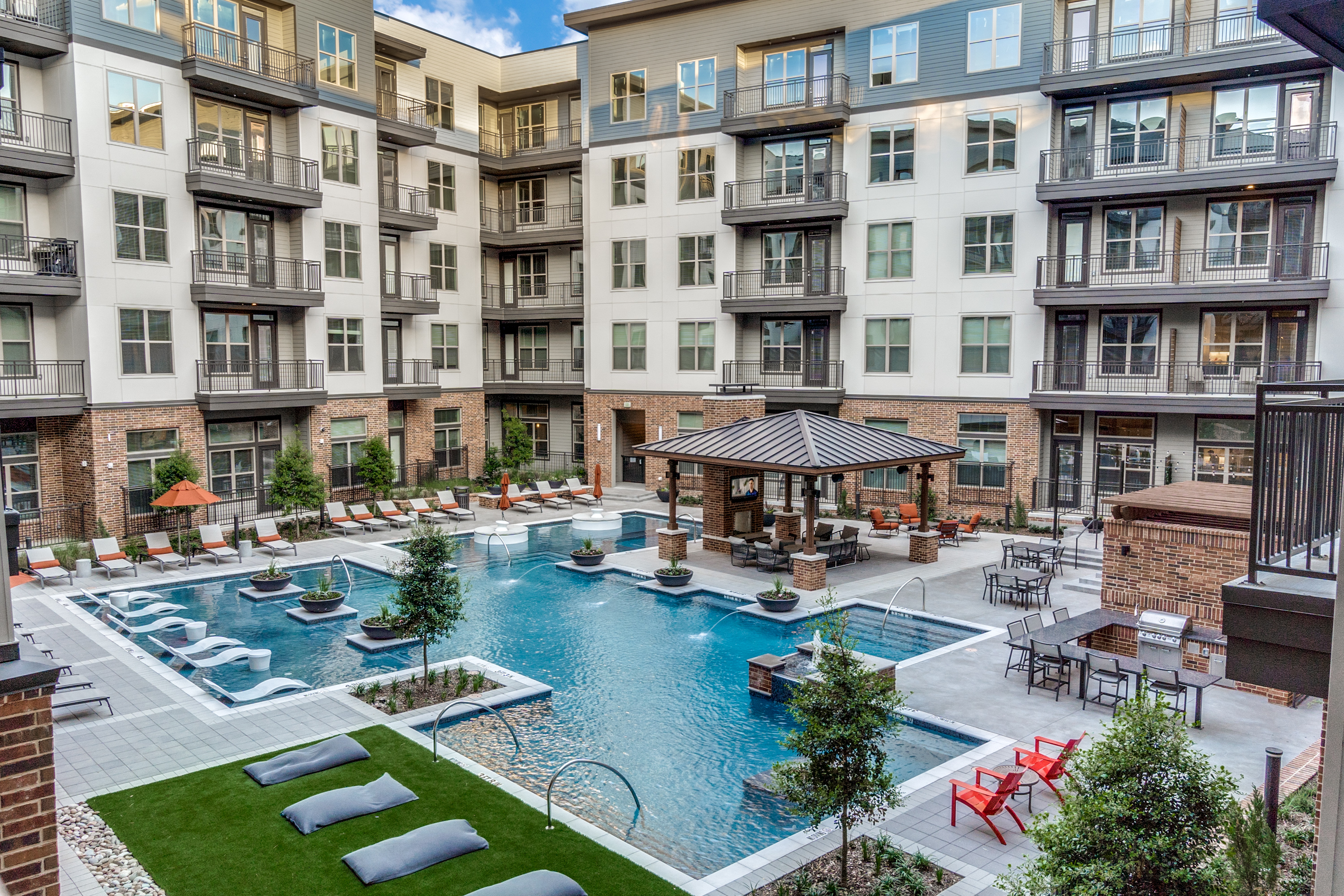 Resort-style pool and amenity courtyard at a 32 North Living community